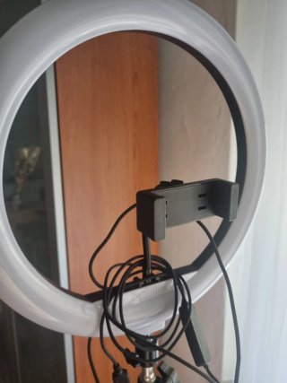 Treppiede selfie GRUNDIG con supporto telefono