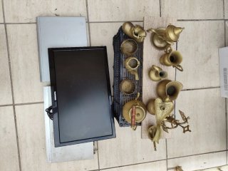 Lote de Decoración en Latón y Monitor