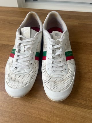Zapatillas Lacoste Blancas con Rayas Verdes y Roja