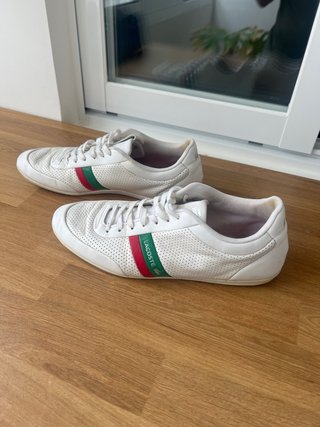 Zapatillas Lacoste Blancas con Rayas Verdes y Roja