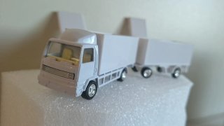 CAMIÓN CON REMOLQUE ESCALA 1:60