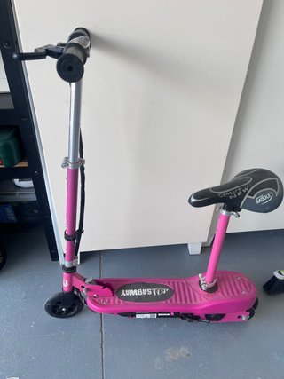 Patinete eléctrico rosa (batería no funciona)