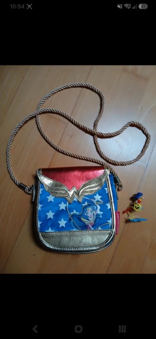 Bolso niña de Wonder Woman con figura