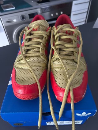 Adidas Doradas y Rojas Talla 44