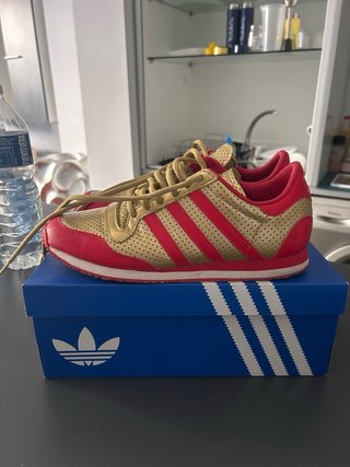 Adidas Doradas y Rojas Talla 44