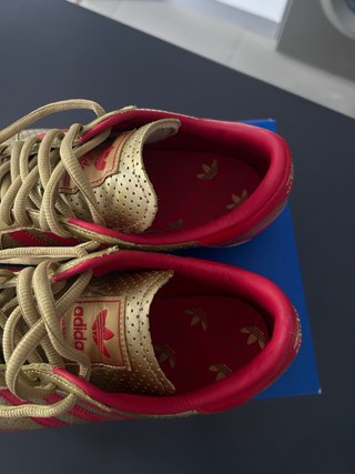 Adidas Doradas y Rojas Talla 44