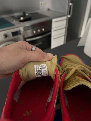 Adidas Doradas y Rojas Talla 44