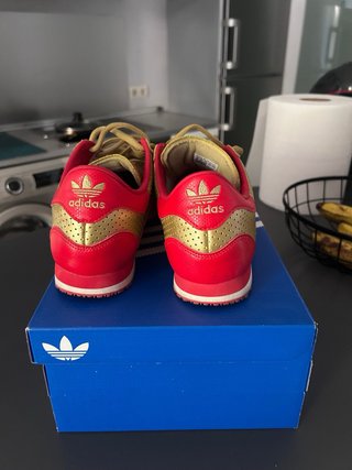 Adidas Doradas y Rojas Talla 44