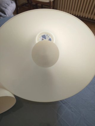 Lámpara de techo IKEA blanca con bombilla