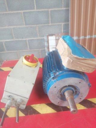 Motor para elevador de coches