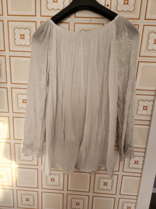 Blusa blanca con bordados