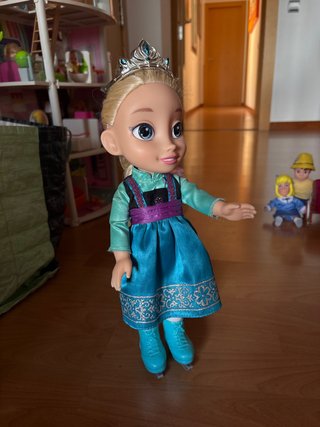 Muñeca Elsa Frozen Patines Hielo