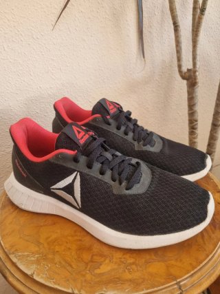 Zapatillas deportivas Reebok negras y rojas
