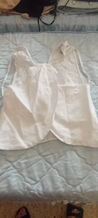 Lote de Ropa Nueva: Chaqueta, Pantalones y Falda