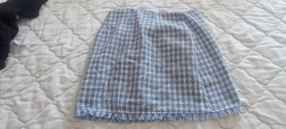 Lote de Ropa Nueva: Chaqueta, Pantalones y Falda