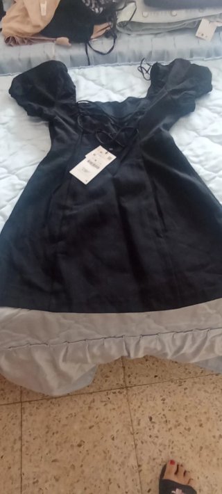 Lote de Ropa Nueva: Chaqueta, Pantalones y Falda