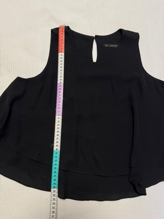Blusa Zara volantes tirantes negra talla única