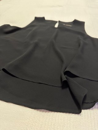 Blusa Zara volantes tirantes negra talla única