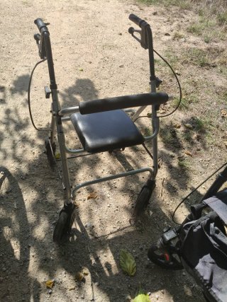 Silla de ruedas y andador
