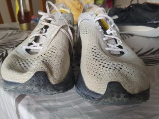 Zapatillas Nike Running Beige/Rojo