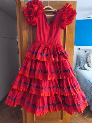 Vestido de sevillana de volantes de color rojo
