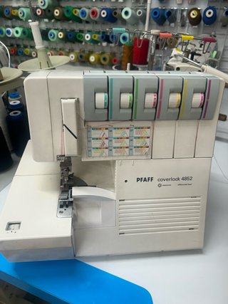 Remalladora Pfaff Coverlock 4852