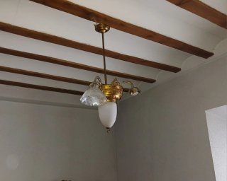 Preciosa lámpara antigua dorada