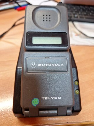 Teléfono Móvil Motorola Telyco Gris