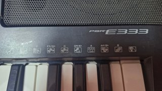 Teclado piano Yamaha PSR-E333