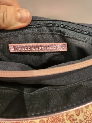 Bolso de mano y hombro rosa