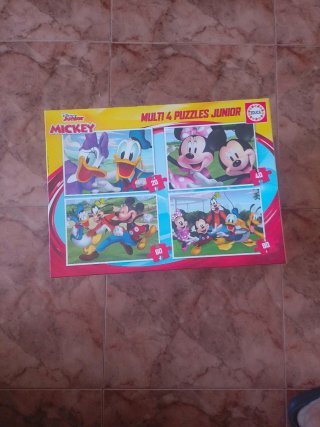Puzzles para niños diferentes variedades.