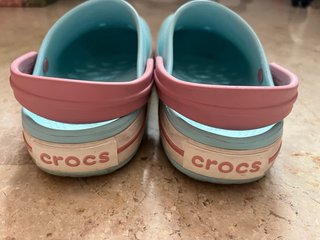 Crocs Crocband niña azul y rosa