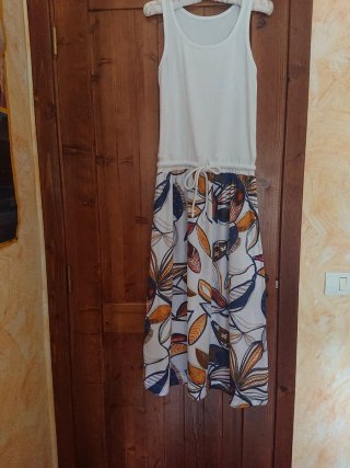Vestido con falda estampada