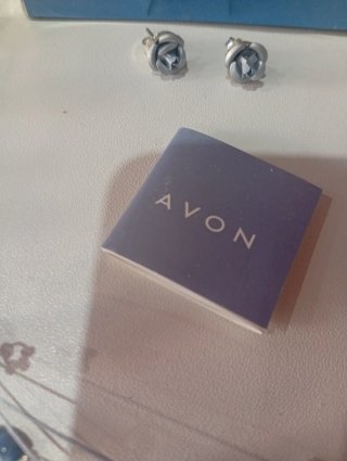 Conjunto de Collar y Pendientes Avon