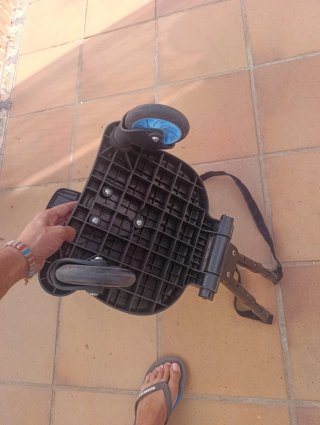 Patinete universal con asiento para carrito