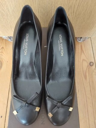 Louis Vuitton Uniform Black Leather Shoes. New