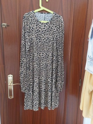 Vestido con estampado de leopardo