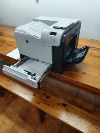 Impresora HP LaserJet 500 color M551