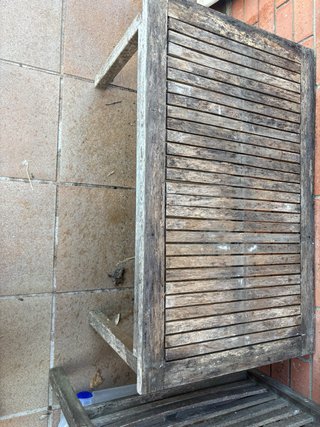 Mesita de madera para exterior