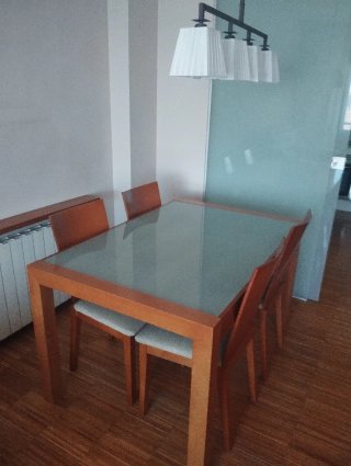 Mueble de comedor, mesas y sillas
