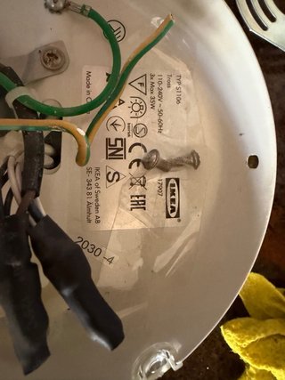 Lámpara de techo Ikea blanca con 3 focos
