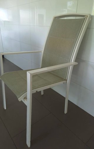 4 Sillas de aluminio apilables blancas. Precio por