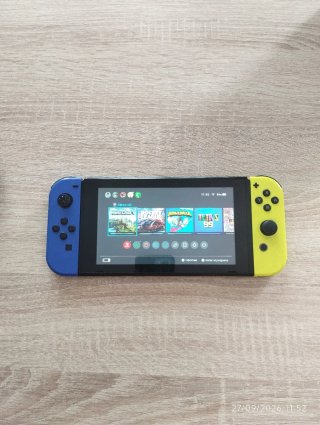 Nintendo Switch Azul y Amarillo