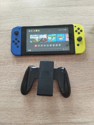Nintendo Switch Azul y Amarillo