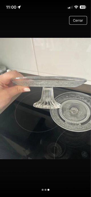Dos platos de servir de cristal