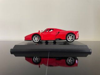 Ferrari Enzo Bburago 1:24