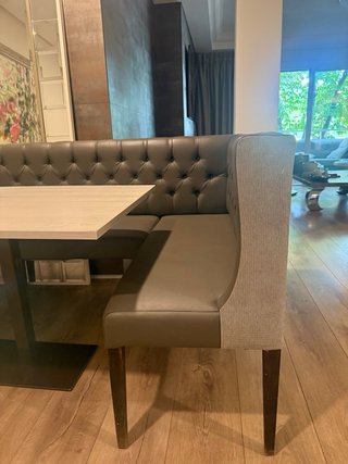 Bancada Rinconera Capitoné y Mesa de Comedor