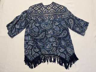 Chaqueta Boho Azul Estampada con Flecos Hollister