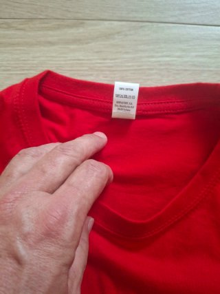 Camiseta Roja con Símbolo Talla XL
