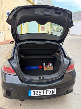 Opel Astra GTC.